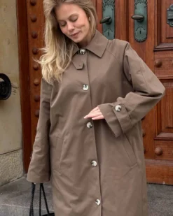 Avaic trenchcoat