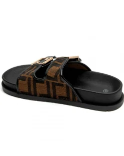 Karo sandal