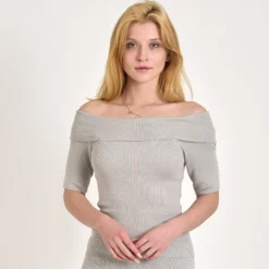 Melanie offshoulder