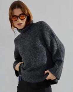 Nona fluffy highneck knit