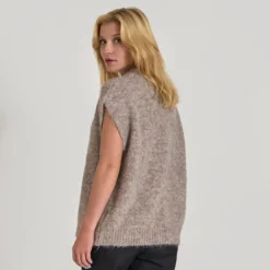 Patrisia knit vest