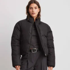 Short padded jacket