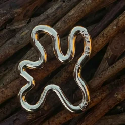 Swirl hook